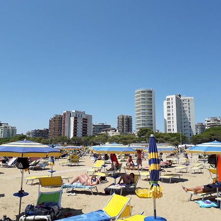 Lucerna Apartments At Sabbiadoro Beach リニャーノ・サッビアドーロ エクステリア 写真