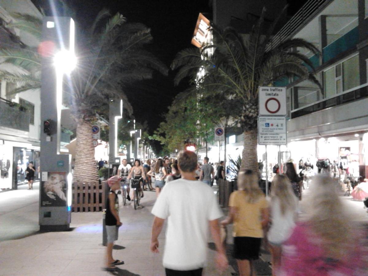 Lucerna Apartments At Sabbiadoro Beach リニャーノ・サッビアドーロ エクステリア 写真