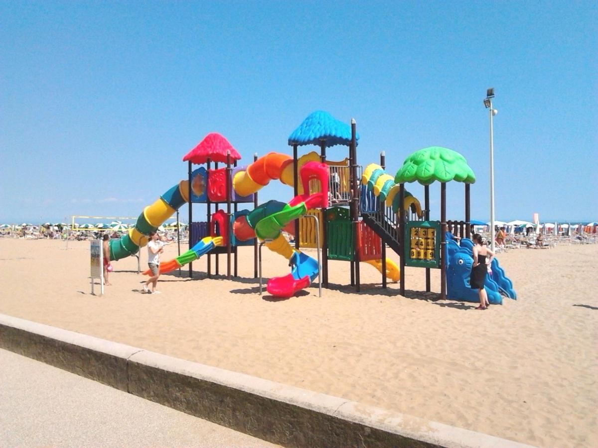 Lucerna Apartments At Sabbiadoro Beach リニャーノ・サッビアドーロ エクステリア 写真